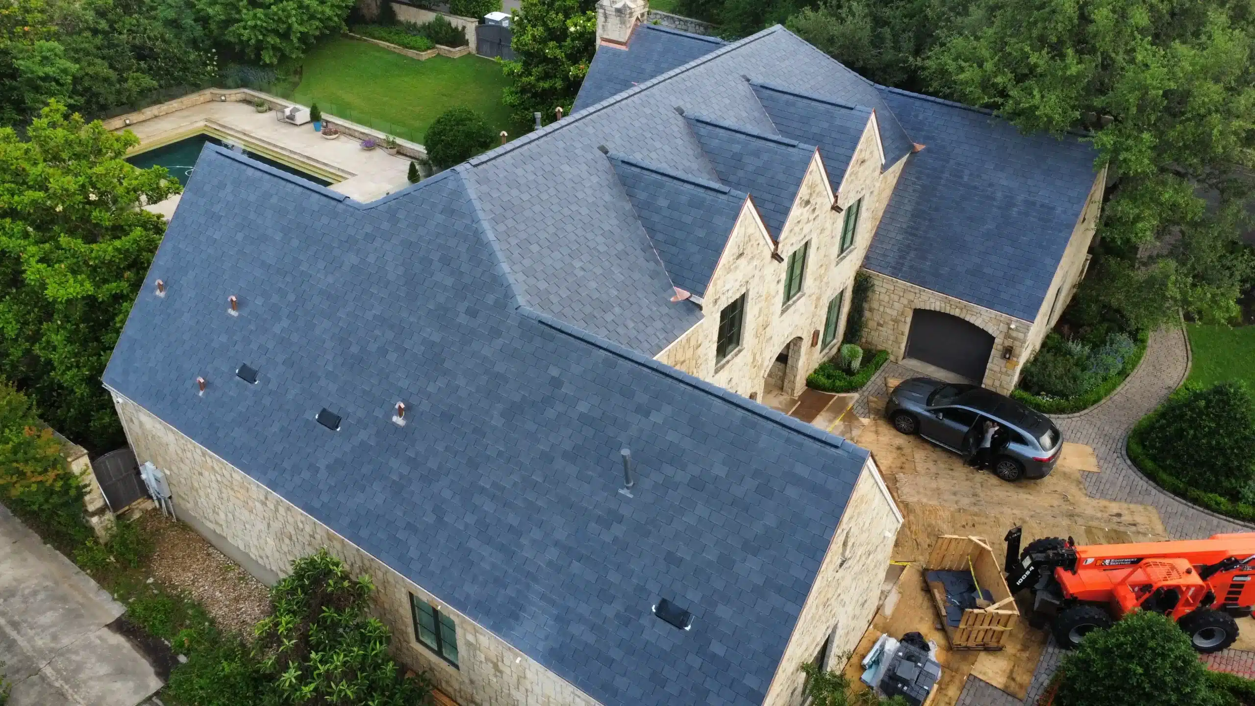 CoolRoofs team offering roofing and solar installation support &ndash; Contact CoolRoofs&reg;